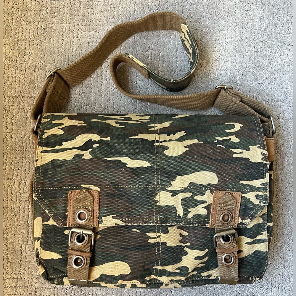 Relic Camouflage Messenger Bag